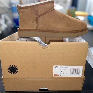 Ugg: Classic Ultra Mini
